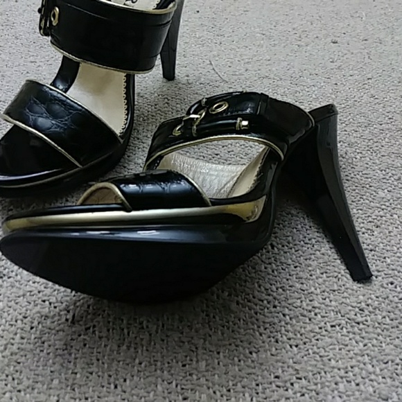 NWOT Black with Gold Trimmed Heels - Picture 4 of 7